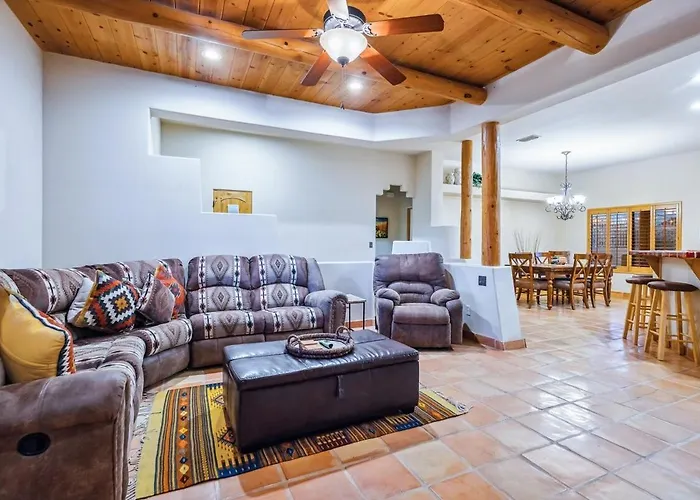 New Santa Fe Style Pool Near Yonder Park Holiday home