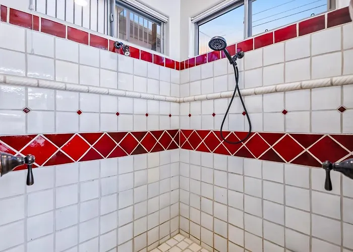 New Santa Fe Style Pool Near Yonder Park Holiday home