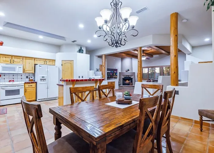 New Santa Fe Style Pool Near Yonder Park Holiday home