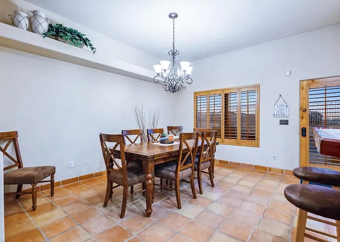 New Santa Fe Style Pool Near Yonder Park Holiday home