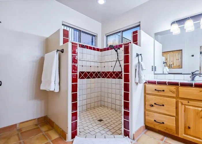 New Santa Fe Style Pool Near Yonder Park Holiday home