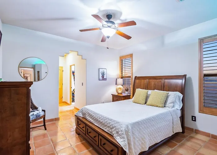 New Santa Fe Style Pool Near Yonder Park Holiday home